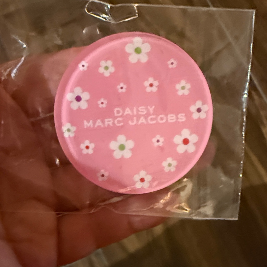 Marc Jacobs Daisy Popgrip Phone Accessory Marc Jacobs Daisy Popgrip Phone Accessory